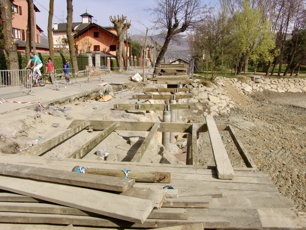 Trabajos de limpieza del lago de Puigcerdá, La Cerdaña - Torreta del Llac