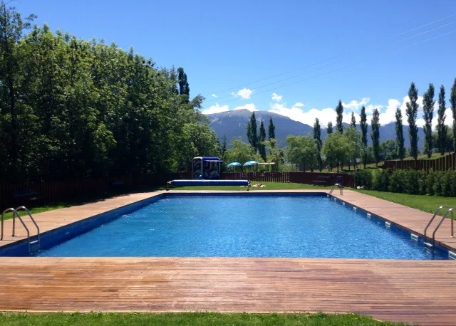 Apartamentos boutique Torreta del Llac - piscinas en verano en La Cerdaña, Puigcerdá